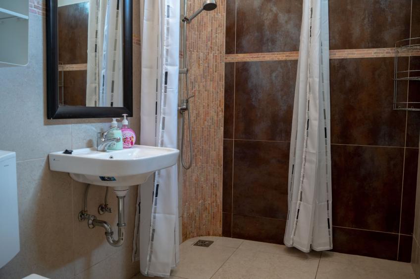 Doppelhaushälfte für sechs Personen mit Garten - foto 8