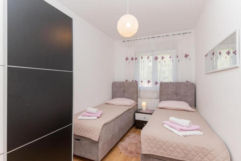 Ana mit Pool und Jacuzzi - foto 25