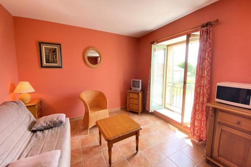 04b4 : Beau Studio Dans Un Mas Provençal - Piscine - foto 7