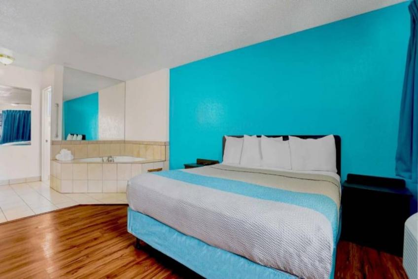 1 King Bed  Non-Smoking - foto 16
