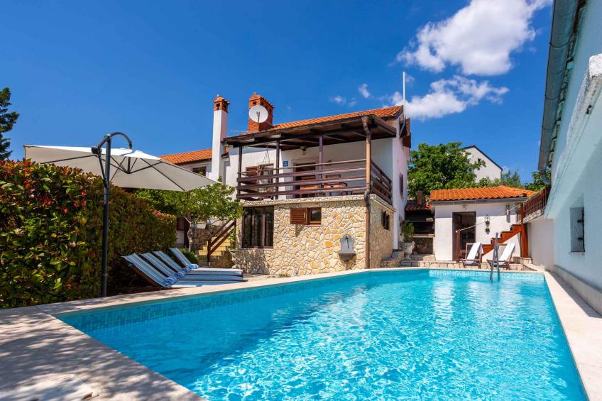 Villa met verwarmd zwembad en bubbelbad - VW-TYF7Y