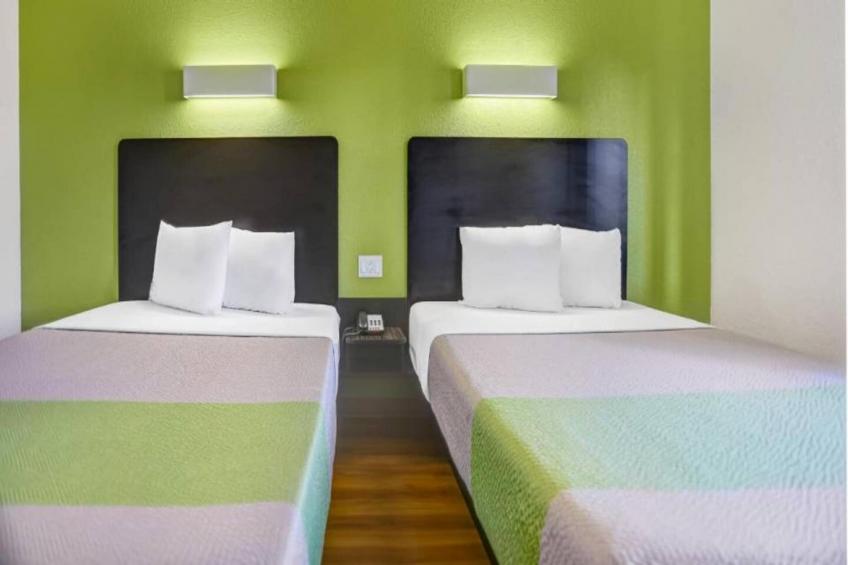 2 Queen Beds  Non-Smoking Micfridge - foto 10