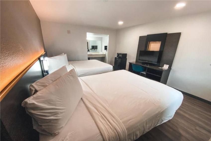 2 Queen Beds  Non-Smoking Kitchen - foto 15