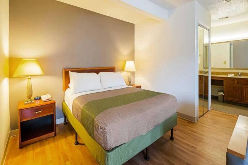 1 Queen Bed  Smoking - foto 16