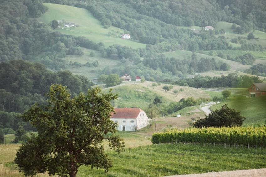 Cozy Holiday Home with Fireplace and Scenic Hills in Bistrica ob Sotli - Two Bedroom Holiday Home - foto 34