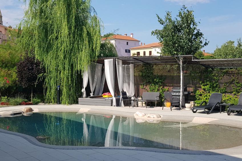 Schöne Villa mit Garten und Biodesign-Pool - foto 2