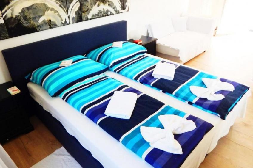 Black & White - foto 3