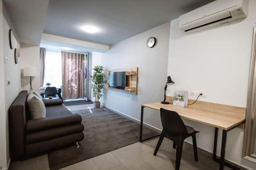Stylish Apartments with Osijek Near Top Attractions - Standard Studio Apartment  - Maks 3 - foto 8