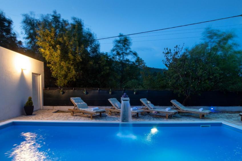 Spacious Prgomet Retreat with Private Pool, Fitness Centre, and Garden - Three Bedroom Villa - foto 42