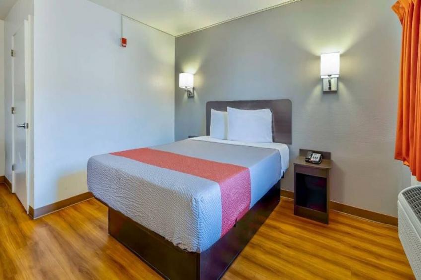 1 Queen Bed  Non-Smoking - foto 11