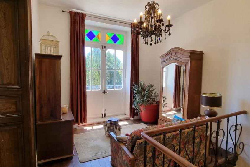 8-Zimmer-Schloss mit Pool und eigenem Park - foto 29