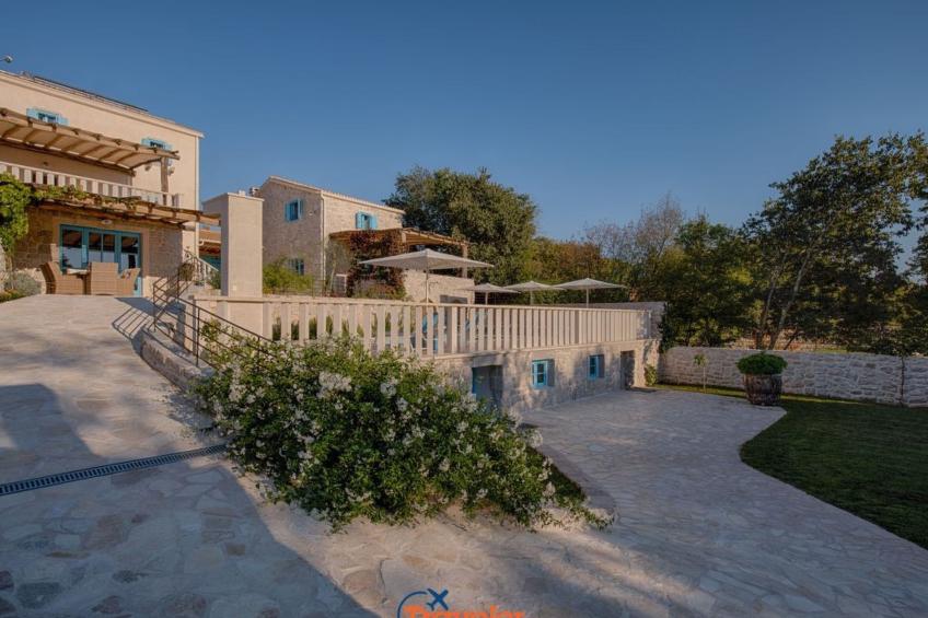 Schöne Steinvilla mit beheiztem Pool und Sauna - foto 7