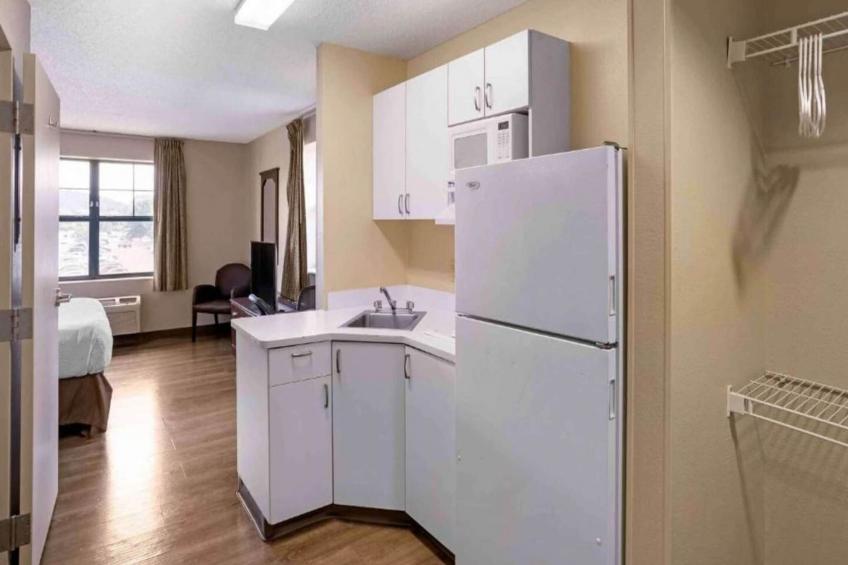 1 Queen Bed | Non-Smoking, Kitchen - foto 22