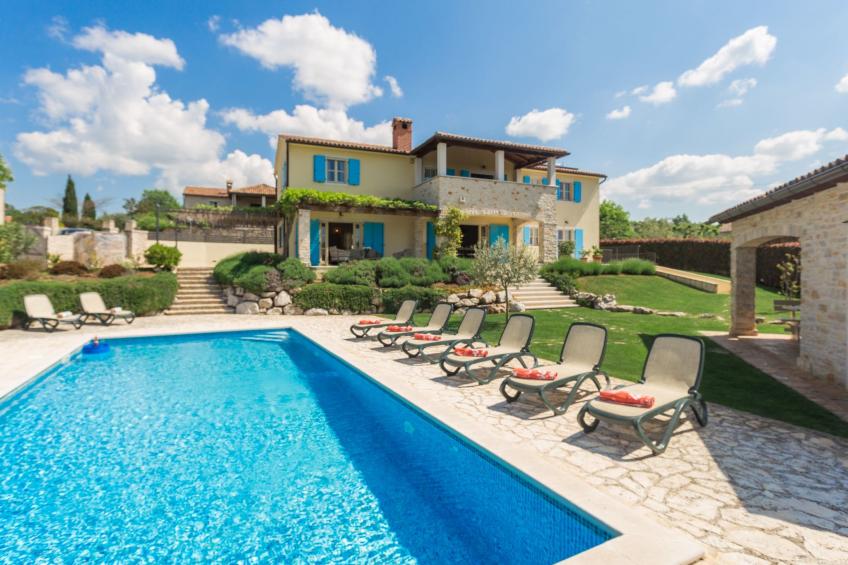 Villa mit Pool, Garten und Sommerküche - foto 17