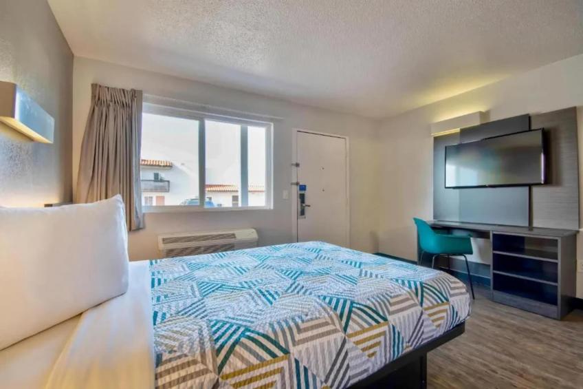 1 King Bed  Non-Smoking - foto 14