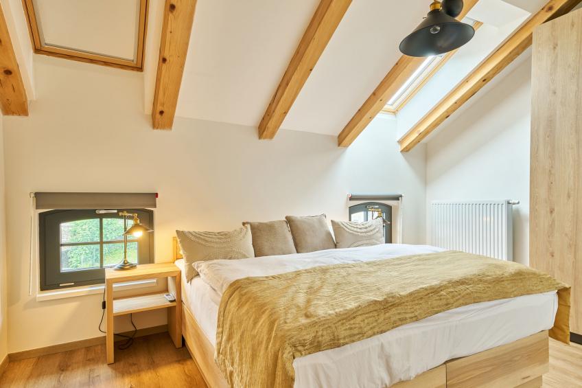 Luxury Mountain Attic with AC & Netflix