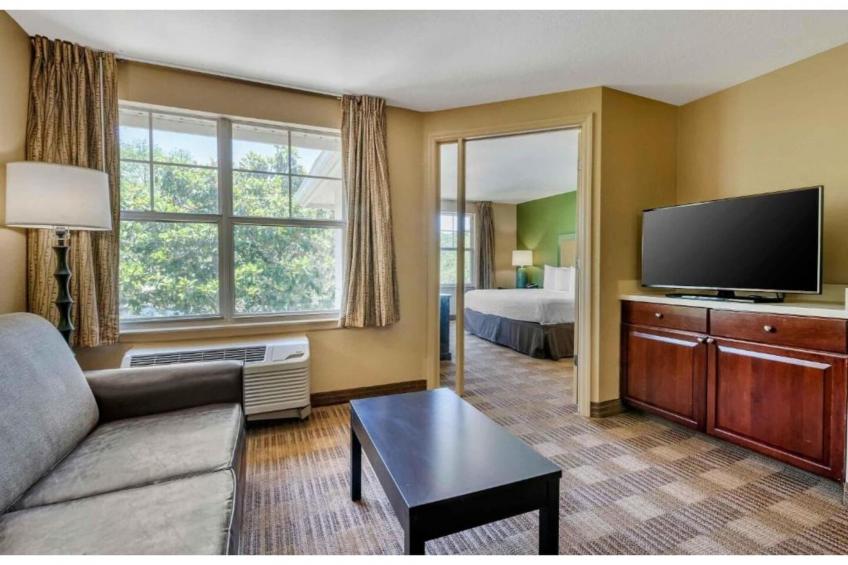 1 King Bed | Non-Smoking, Kitchen - foto 12