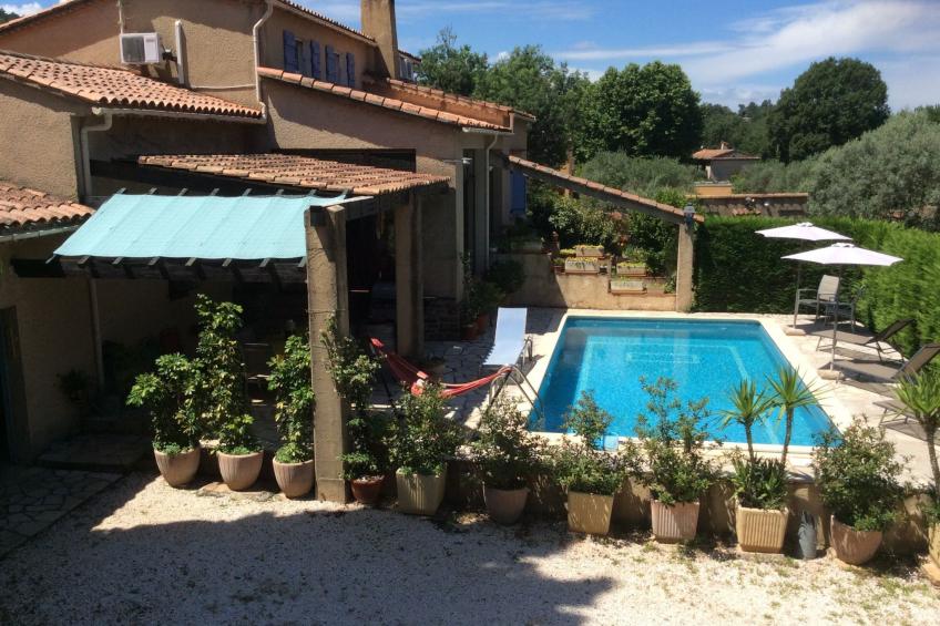 Ferienhaus mit Pool (GON100)