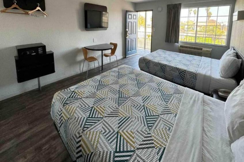 2 Queen Beds  Non-Smoking Micfridge - foto 8