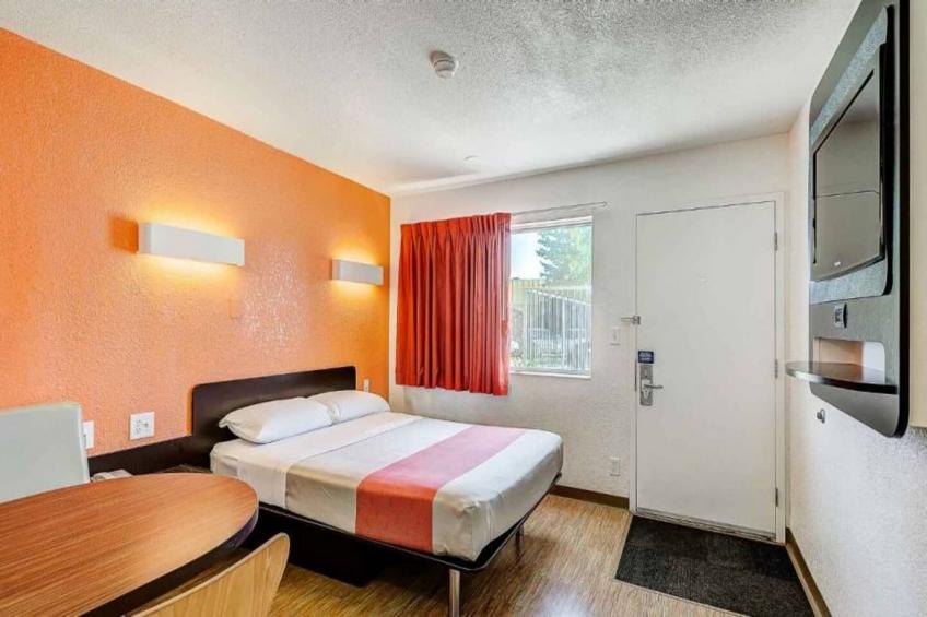 1 Full Bed  Mobility Access RI Shwr Nsmk - foto 10