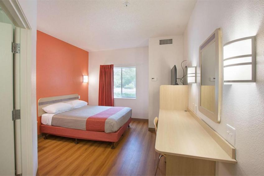 1  Full Bed  ADA/Tub - foto 17