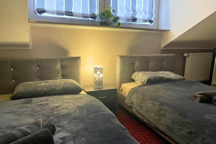 F002 Apartment mit Schlafzimmer DG - foto 7