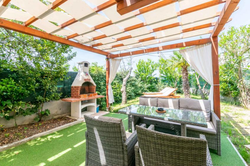 Holiday home with terrace and barbecue - BF-ZP6YR - foto 7