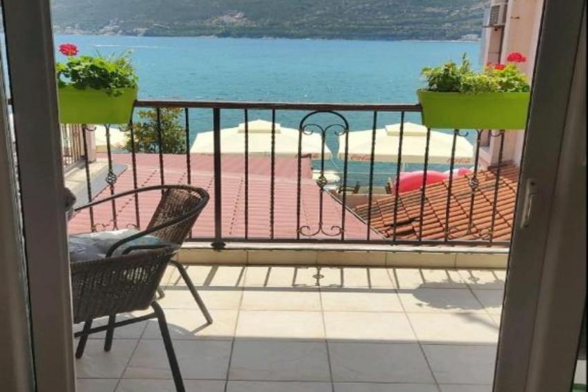 Stunning Beachfront Stay in Herceg Novi - One Bedroom Apartment N - foto 9