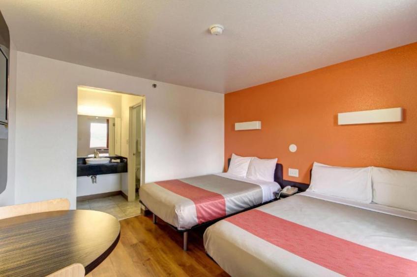 2 Full Beds  Smoking Micfridge - foto 10