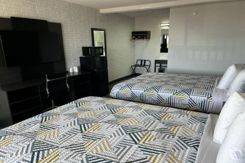 2 Queen Beds  Non-Smoking Micfridge - foto 13