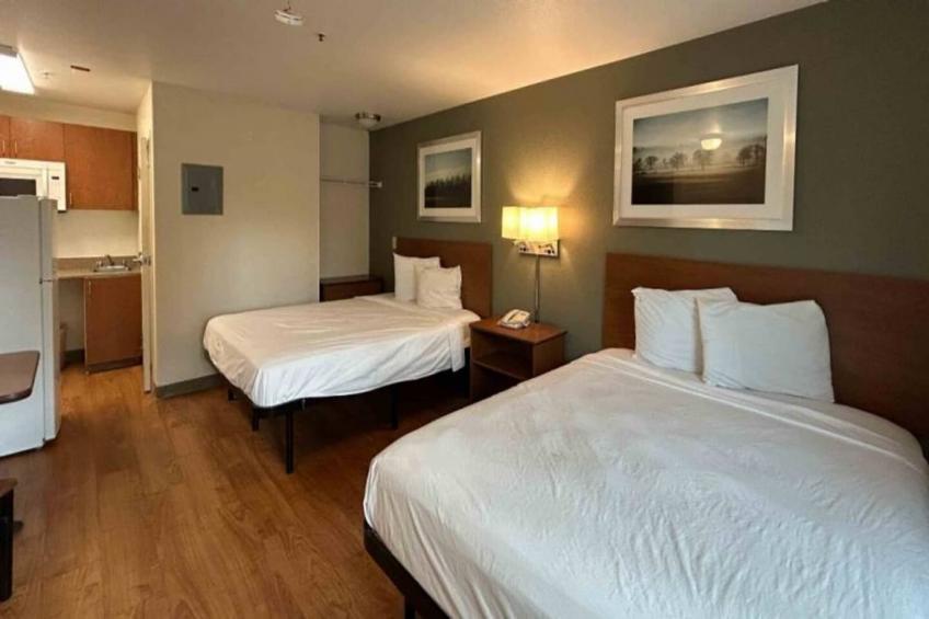2 Queen Beds  Non-Smoking Kitchen - foto 10