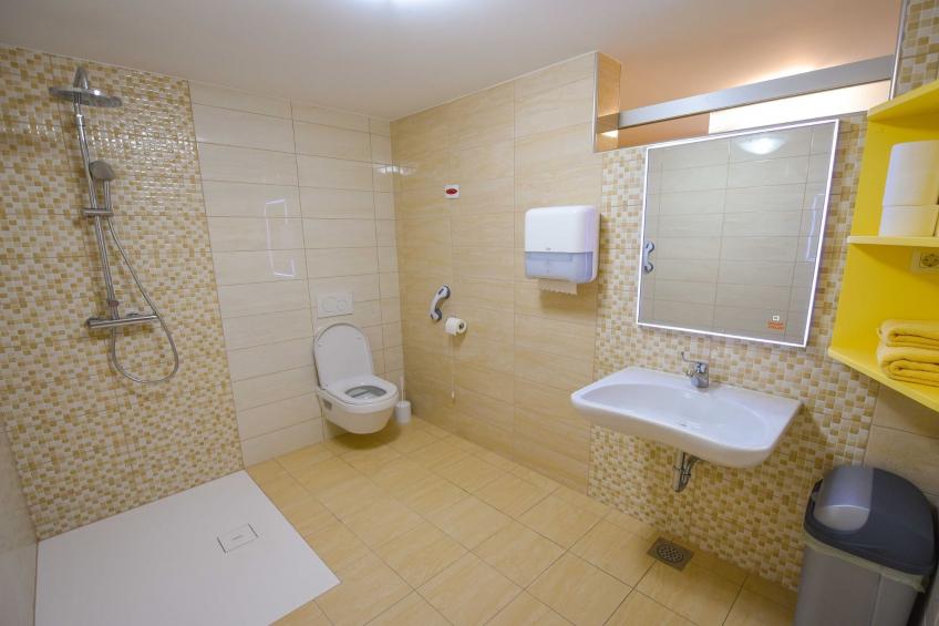 Cozy Luxe Holiday Home with Natural Thermal Bath - Seven Bedroom Holiday Home - foto 21