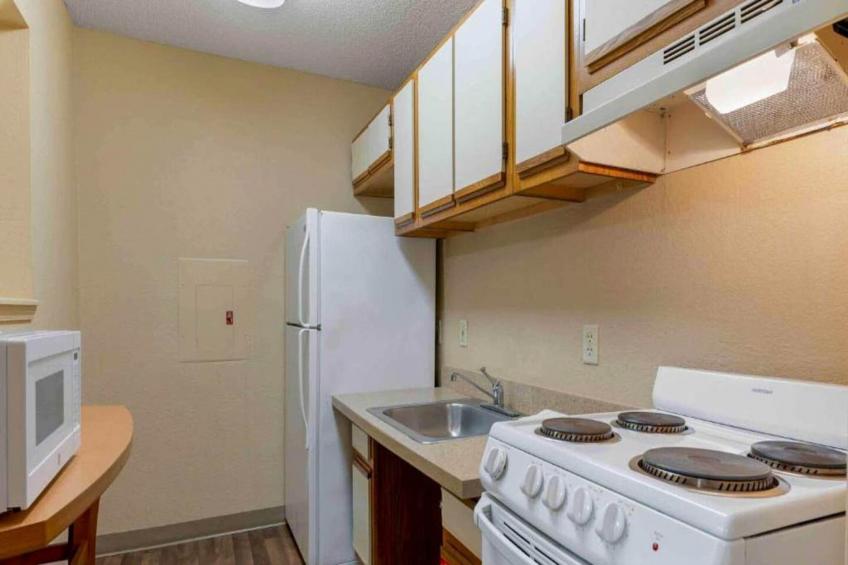 1 Queen Bed | Non-Smoking, Kitchen - foto 3