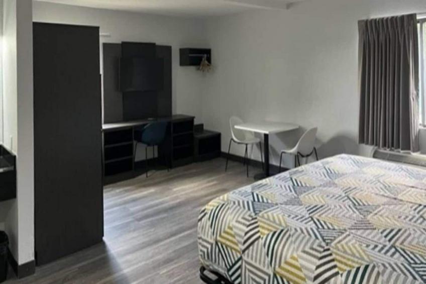 1 King Bed  Non-Smoking Micfridge - foto 21