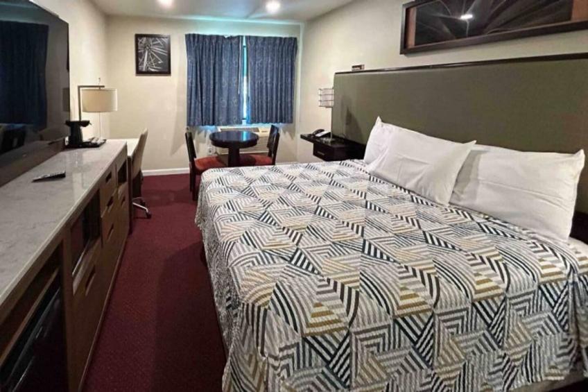1 King Bed  Mobil Access Tub Nsmk Micfridg - foto 7