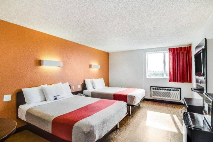 2 Queen Beds  Non-Smoking Micfridge - foto 12