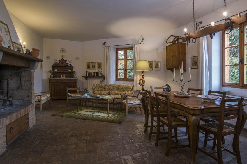 Charmante Schlossunterkunft mit Schwimmbad - foto 2