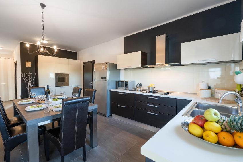 Schöne Villa in ruhiger Stadt mit Pool und BBQ - foto 10