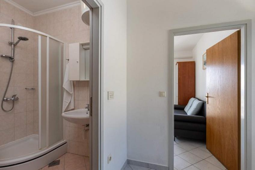 House Rašica - One Bedroom Apartment with Terrace and Sea view (3) - foto 18
