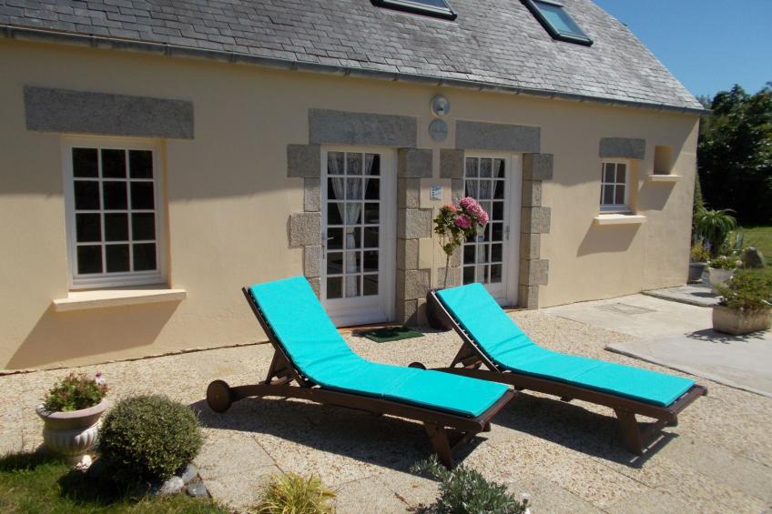 Bretonisches Ferienhaus in Meeresnähe mit Garten