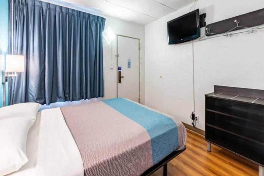 1 King Bed  Non-Smoking - foto 14