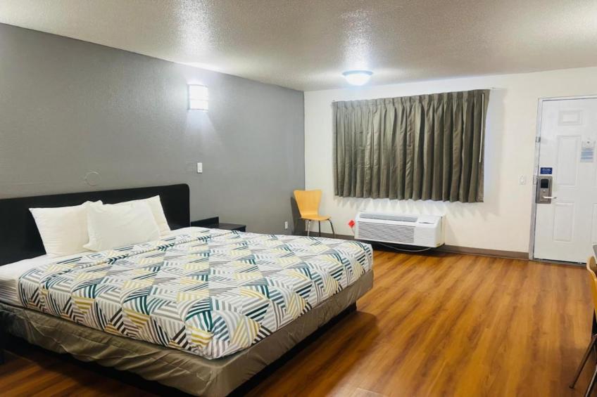 1 Full Bed  Non-Smoking Micfridge - foto 13