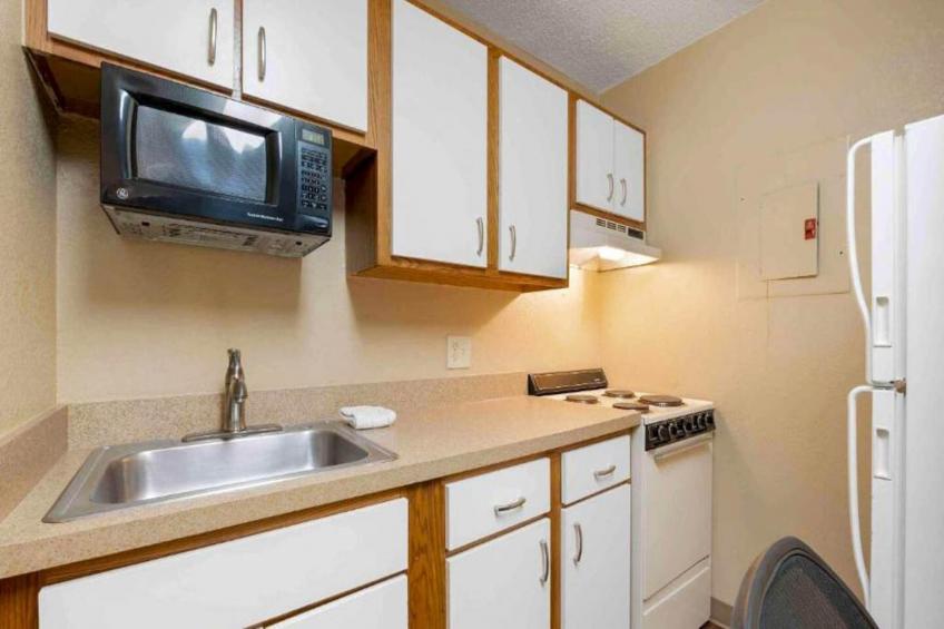 1 Queen Bed | Non-Smoking, Kitchen, Sofa-Bed - foto 3