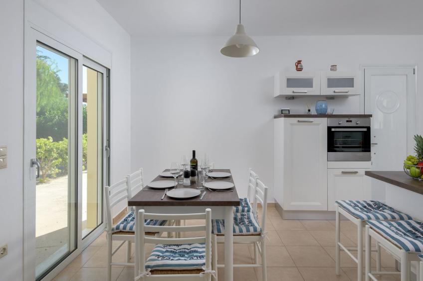 Liebevoll ausgestattetes Haus in ruhiger Lage mit beheiztem Pool und Meerblick - foto 12