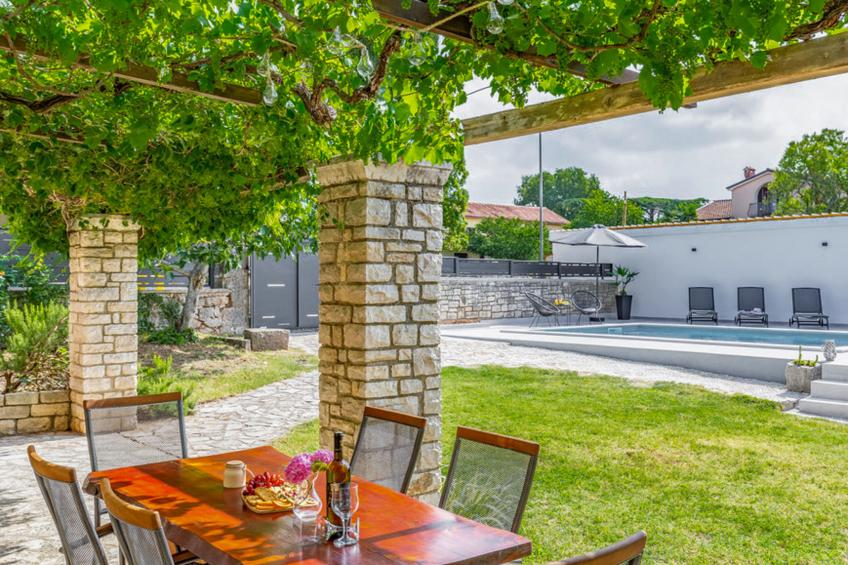 Courtyard Ivini - foto 17