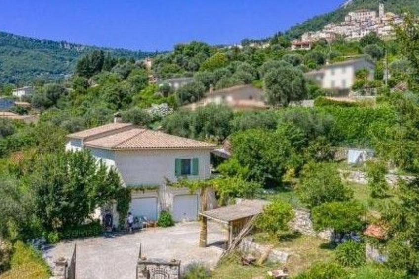 Appartement in Le Bar-Sur-Loup mit Eigenem Garten