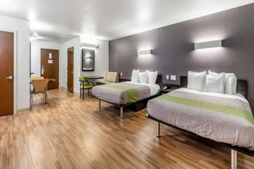 2 Full Beds  Suite Non-Smoking Kitchen - foto 6