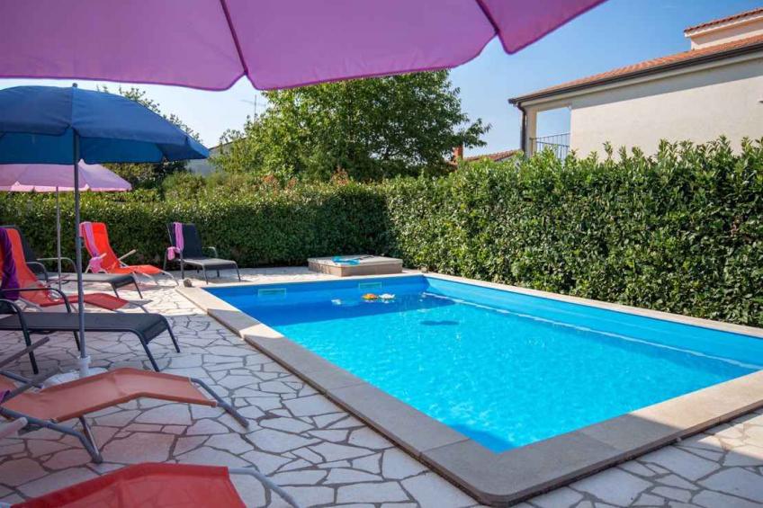 Holiday apartment with use of pool - BF-BCYR9