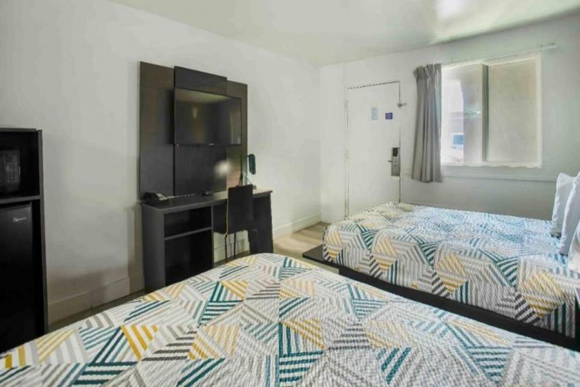 1 Queen Bed  Non-Smoking Micfridge - foto 21