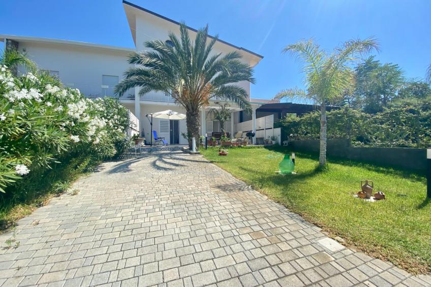 Villa Oasi, 50 m vom Strand entfernt, klimatisiert